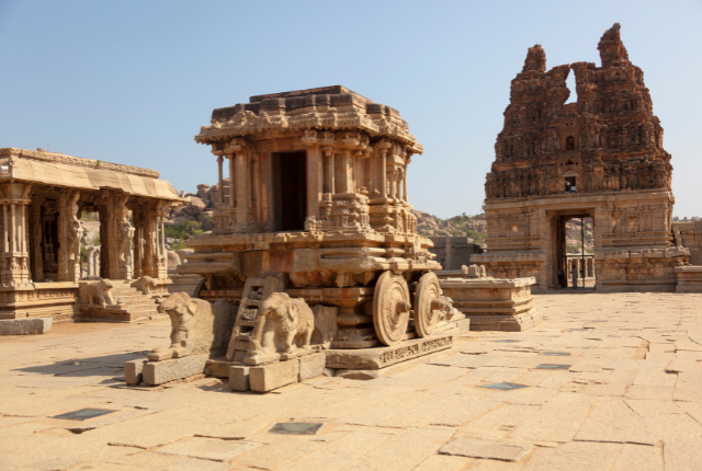 Explorez les anciens temples et palais de Hampi